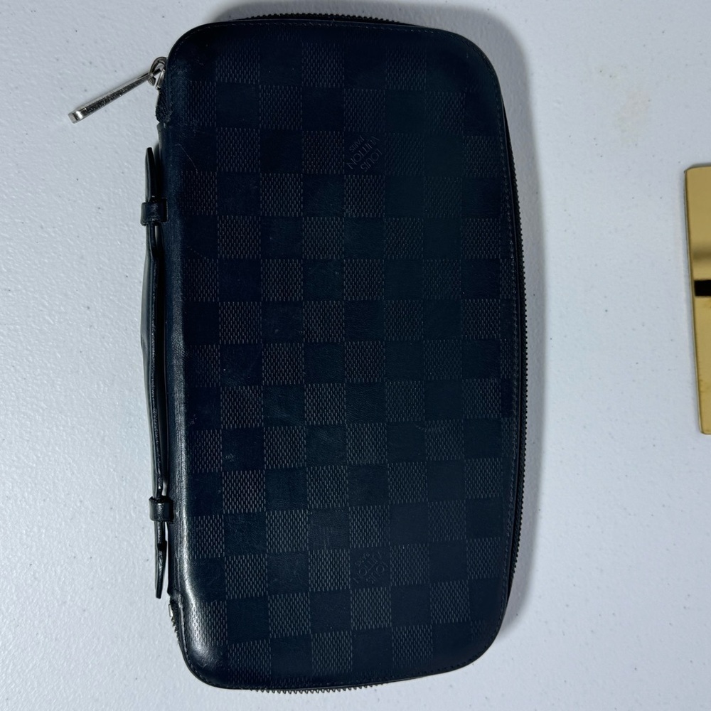 Black Louis Vuitton Damier Ebene Bag - Picture 2 of 8